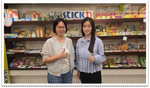 一張含有 人員, 服裝, 商店, 場景 的圖片
AI 產生的內容可能不正確。